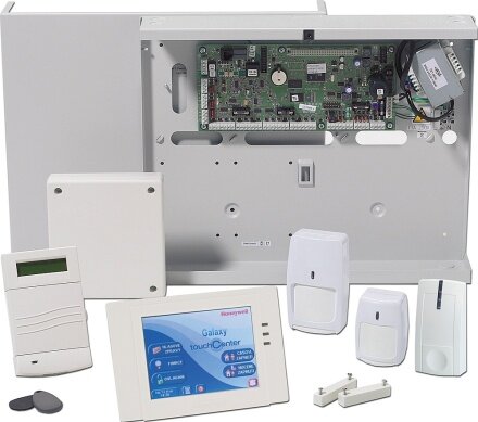 Honeywell Galaxy-alarmcentrale met bediendeel en sensoren